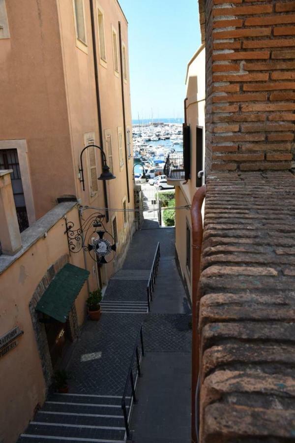 Le Stanze Del Borgo Hotell Nettuno Eksteriør bilde